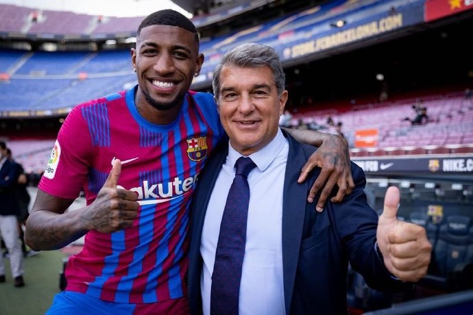 كريم بنزيمة يهاجم ديديه ديشامب واصفاً إياه بـالمهرج على خلفية خلاف كأس العالم 2022